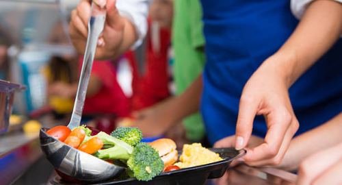 Frutta e Verdura nelle Scuole: Un Nuovo Bando per Promuovere la Salute Alimentare dei Bambini